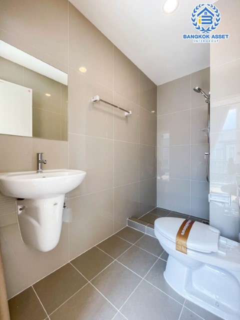 ******ทาวน์เฮ้าส์มือสองย่านนนทบุรี ม.ชวนชื่นทาวน์ กาญจนาฯ-บางใหญ่ เนื้อที่กว้างขวางถึง 21.4 ตร.ว. ฟังก์ชันจัดเต็มถึง 4 ห้องนอน 3 ห้องน้ำ 2 ที่จอดรถ บ้านสภาพดี พร้อมอยู่ บนทำเลยอดเยี่ยม ใกล้เซ็นทรัลเวสต์เกต และทางด่วน "ศรีรัช" ในราคาถูกสุด!